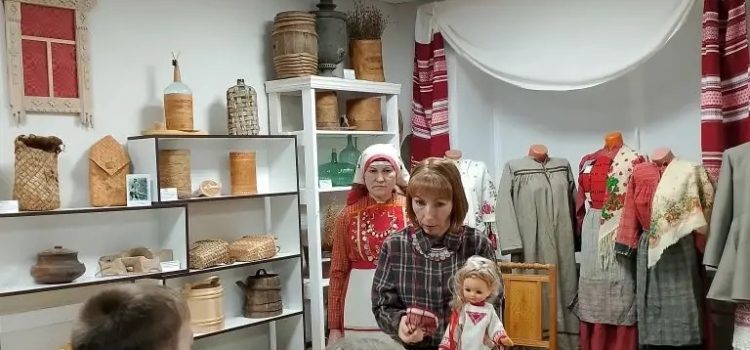 Ребята и их родители в гостях