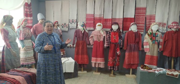 Открытие персональной выставки Надежды Викторовны Белослудцевой Открытие персональной выставки Надежды Викторовны Белослудцевой